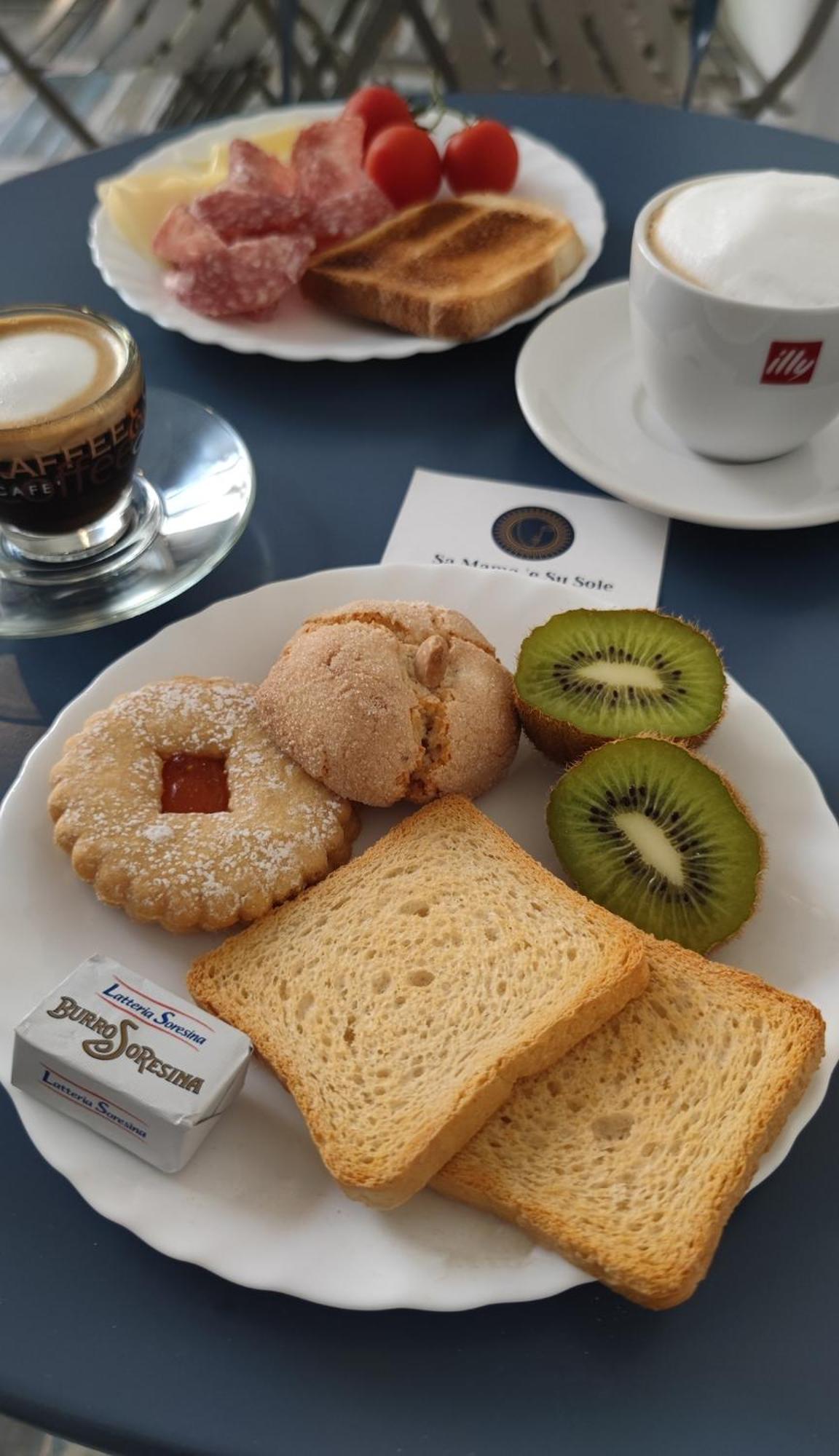 Bed and Breakfast Sa Mama 'E Su Sole Cagliari Exterior foto